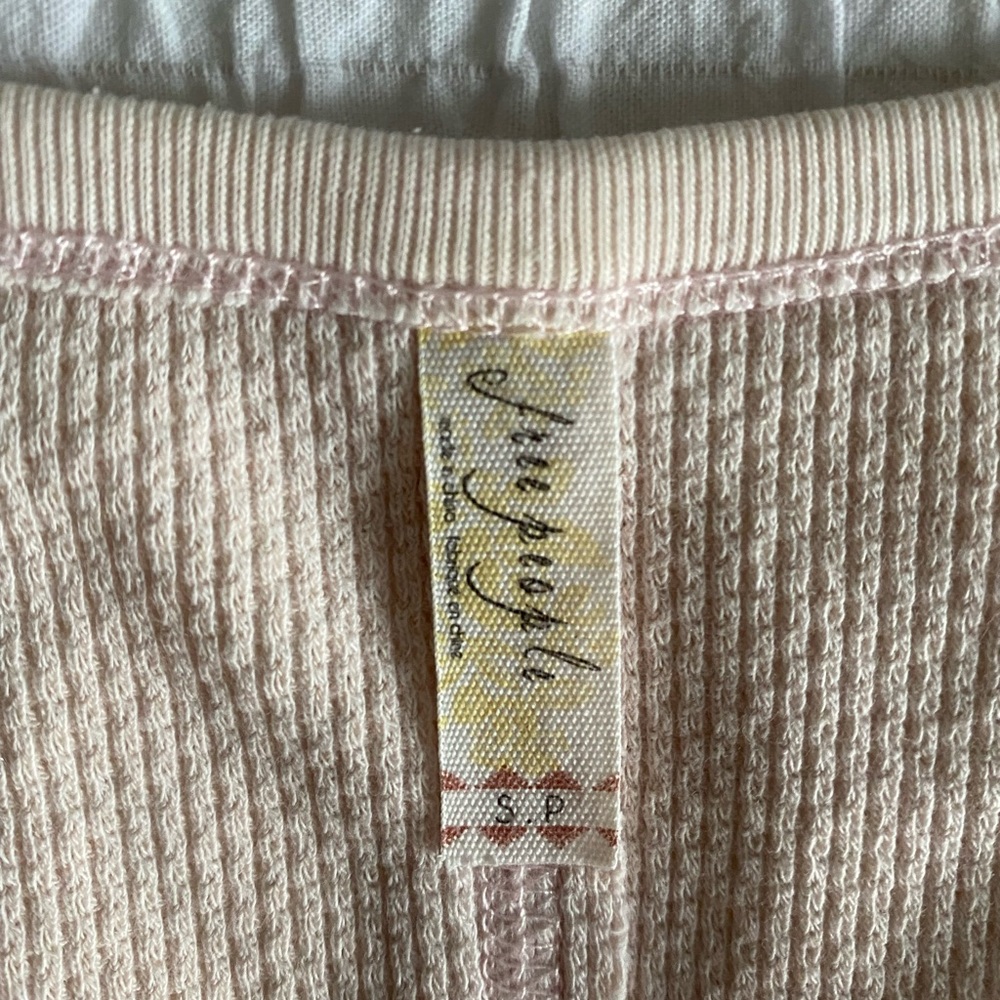 Free people fitted long sleeve top, blush, sz small, Alpine sleeves - Picture 4 of 4